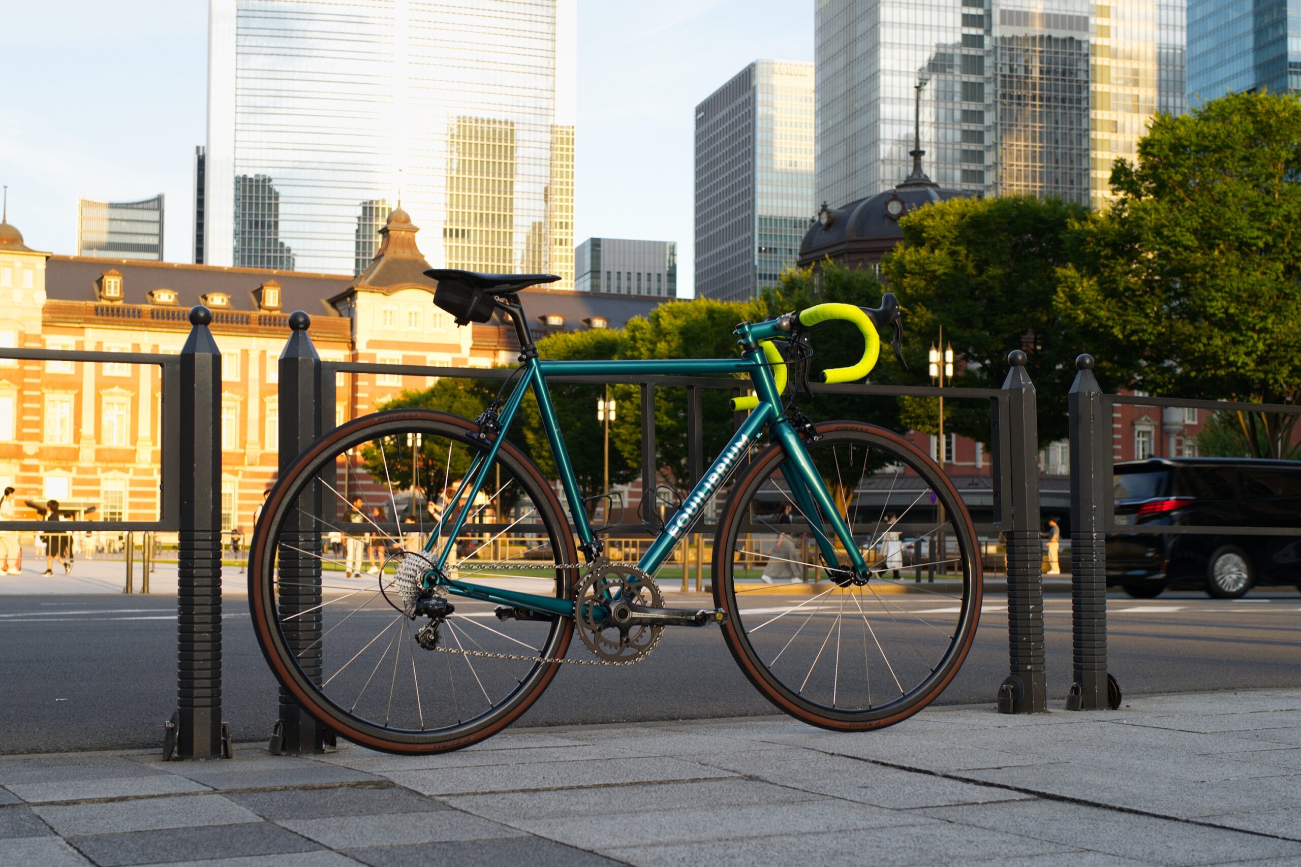 Equipment: Light Bicycle Falcon R25 × Chris King R45